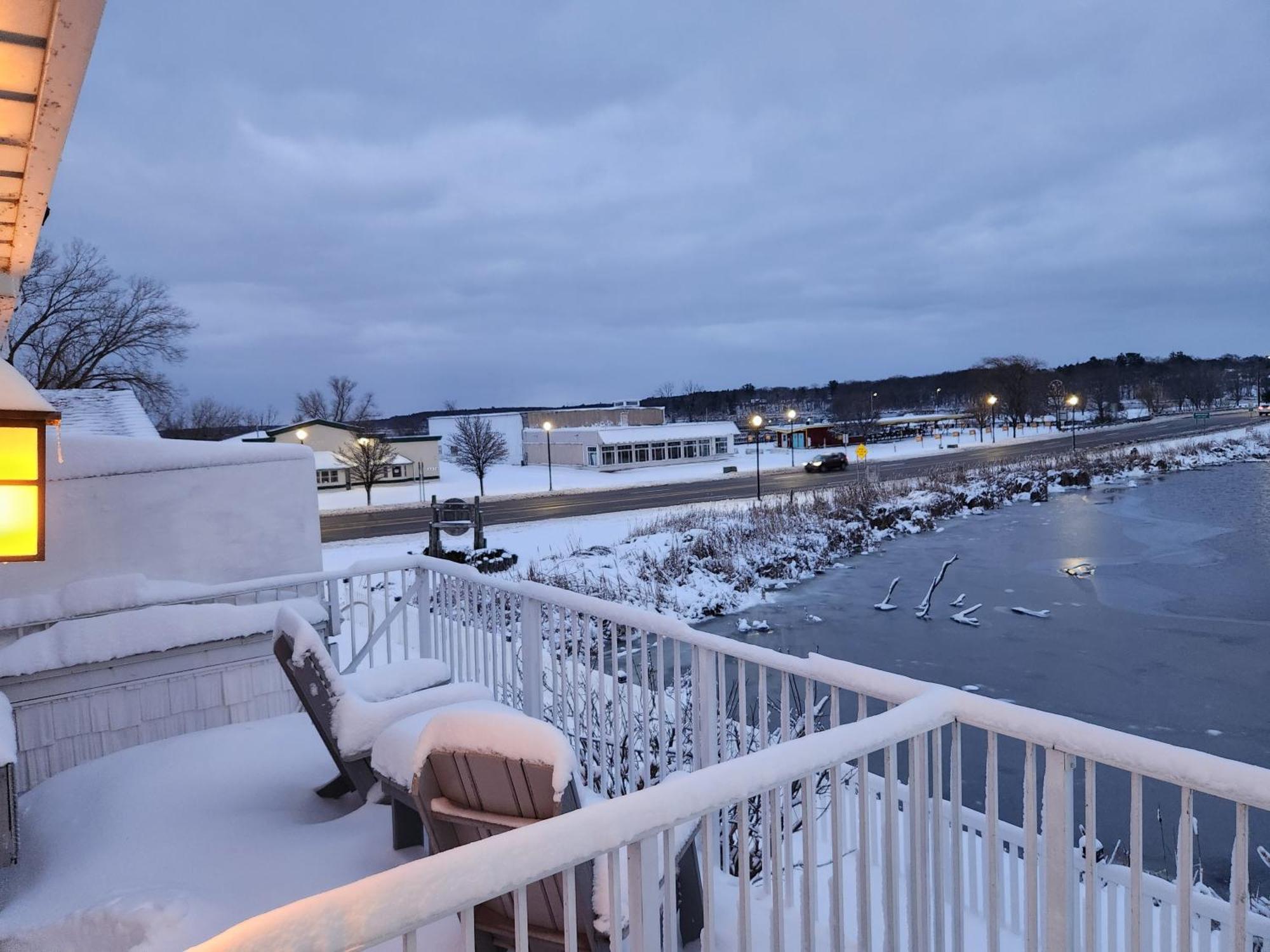 Weathervane Inn Montague Exterior photo