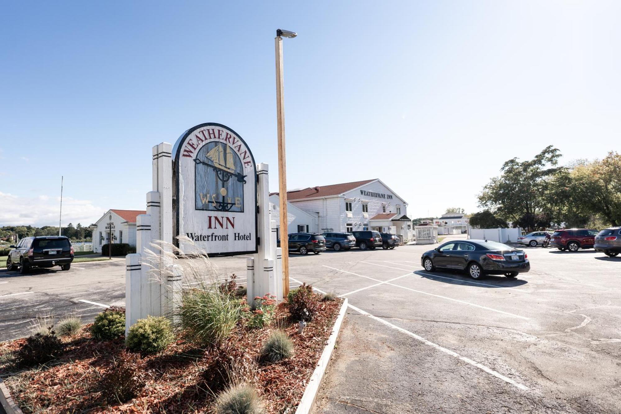 Weathervane Inn Montague Exterior photo